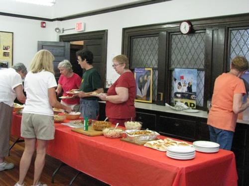 Methodist Churchs serve the staff & volunteers lunch